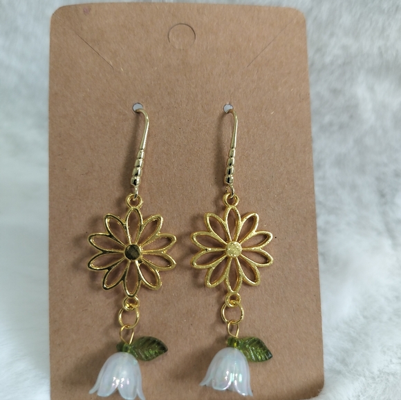 Gold and white Flower - Picture 4 of 4